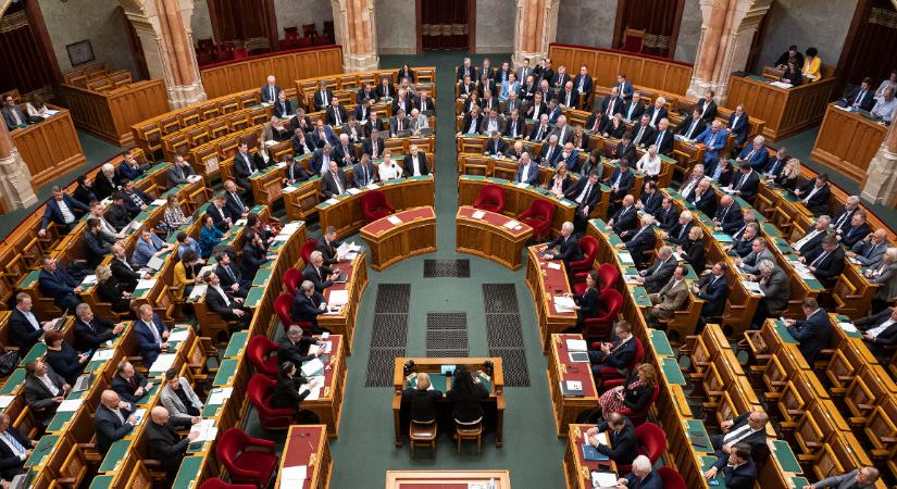 Megszavazták a Fidesz békepárti javaslatát, hogy háborúpártinak nevezhessék az ellenzéket