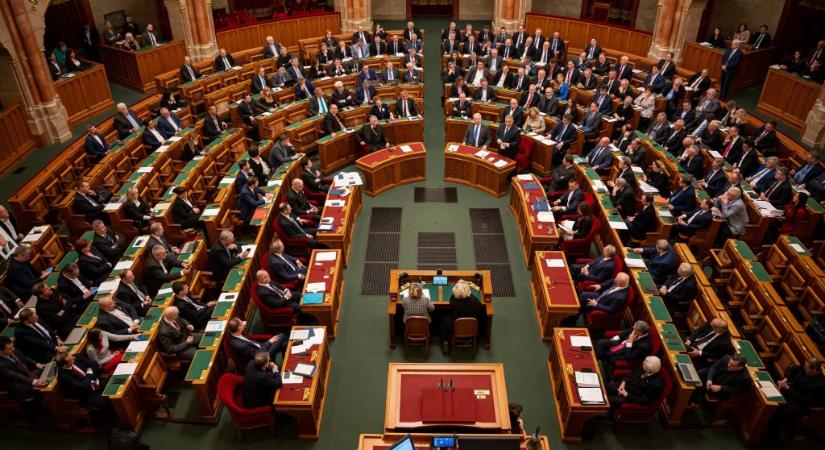 Az Országgyűlés megszavazta a Fidesz békepárti határozatát