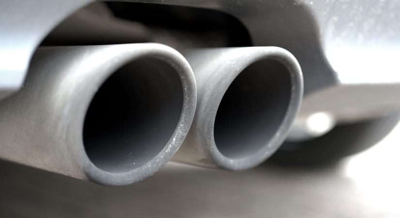 Az uniós tagállamok jóváhagyták dízel- és benzinüzemű új autók értékesítésének 2035 utáni betiltását