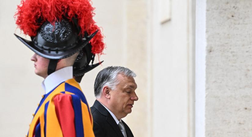 Rómába utazott Orbán, lerótta kegyeletét Karl-Joseph Rauber bíboros-érsek ravatalánál