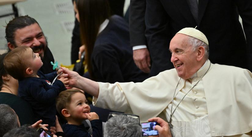 Reuters: Jobban van Ferenc pápa, a napokban kiengedhetik a kórházból