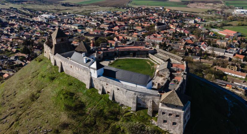 Megújult Magyarország egyik legszebb középkori vára - képek