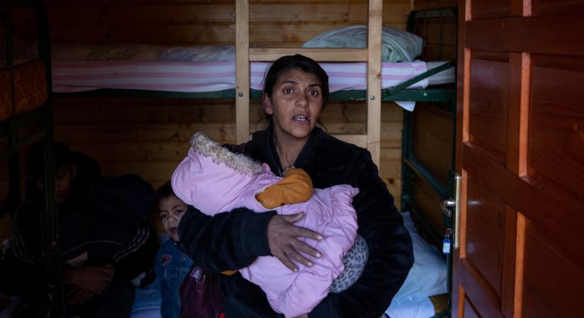 „Törött szíveket rajzolnak a foglalkozásokon a gyerekek” – bizonytalan az Ukrajnából ide menekült romák helyzete