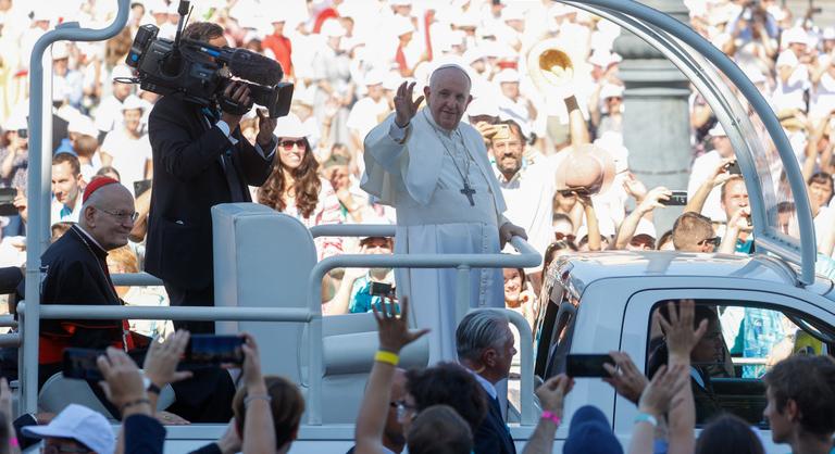 Élőben közvetíti Ferenc pápa látogatását a közmédia