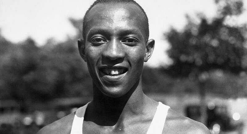A fekete futó, aki a náci Németország olimpiáján borsot tört Hitler orra alá