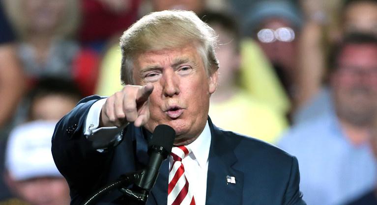 Vádat emeltek Trump ellen