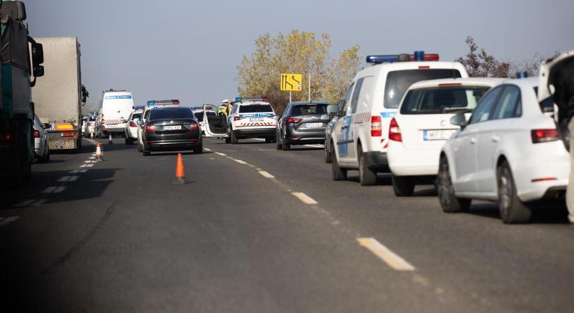 Négyeskarambol történt az M1-es autópályán Budapest felé - az egyik autó kigyulladt