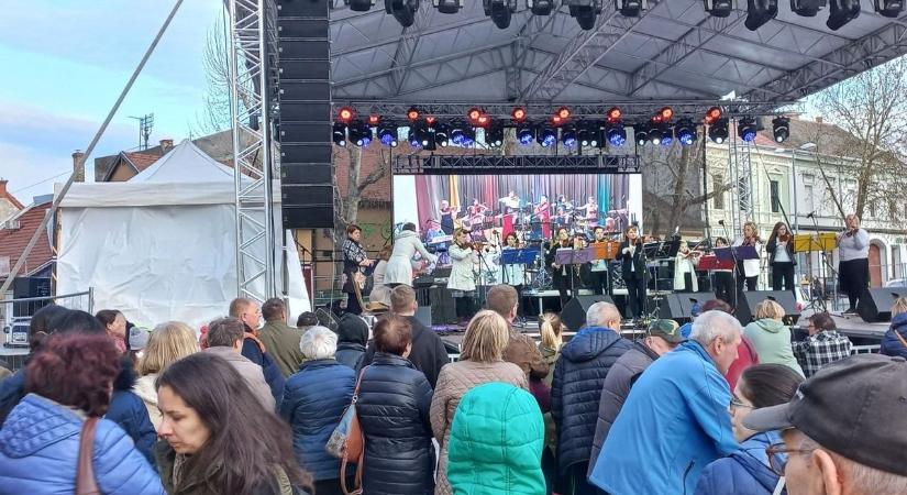 Ingyenes koncertekkel vár mindenkit a siklósi belváros