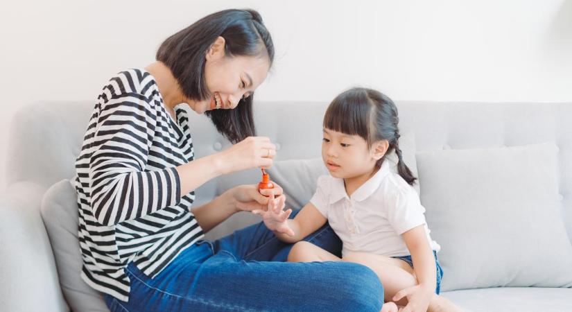 Japánban pénzt kapnak a szülők, amíg a gyerekeik nem lesznek középiskolás korúak