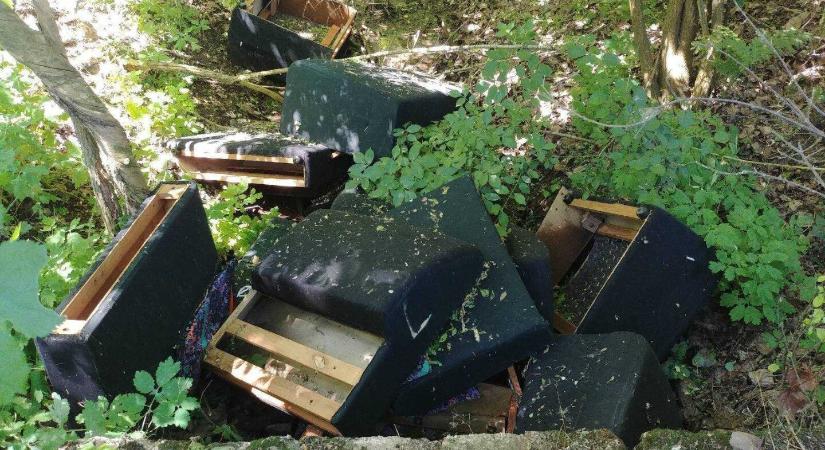 Több mint 500 köbméter illegálisan lerakott hulladék a Balatonon