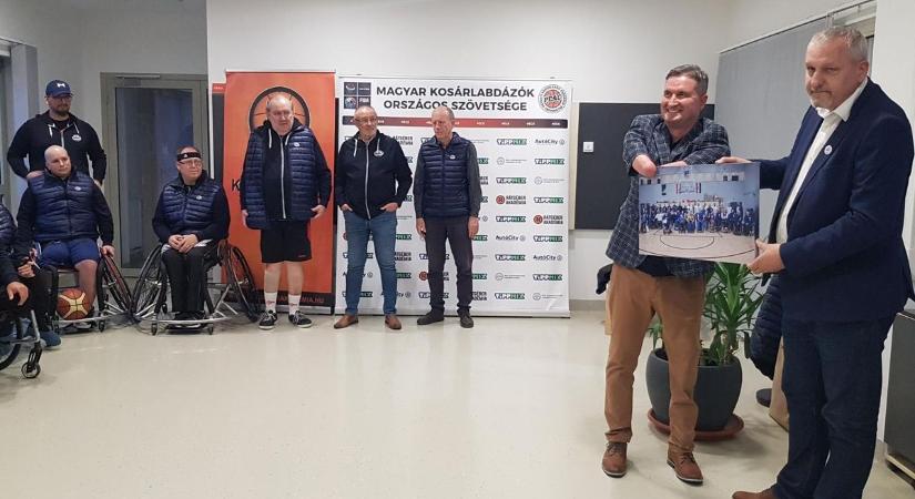 Van képük megmutatni, mekkora ruhát kaptak