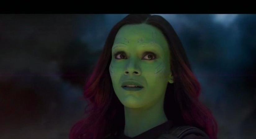 A kamera előtt vetkőzött fehér bugyira a Galaxis őrzői zöld csúcsbombázója, Gamora