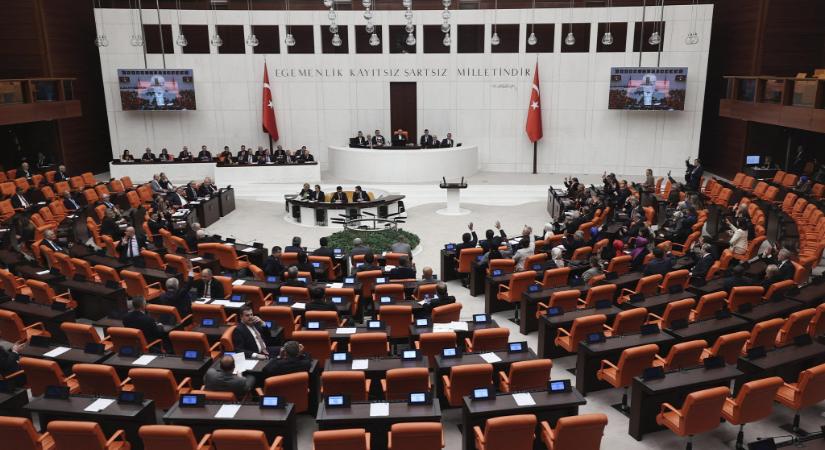 A török parlament jóváhagyta Finnország NATO-csatlakozását