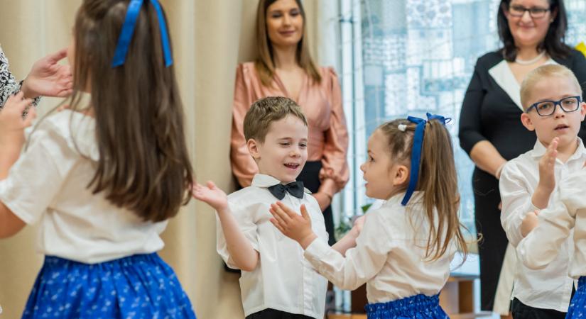 Műsorral készültek a gyerekek a Karácsony György Utcai Óvoda 50. születésnapjára