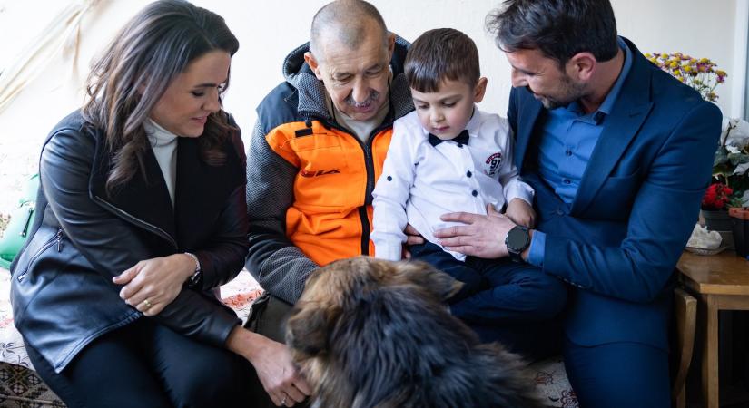 „Még emlékszem az ugatására” – Látogatás a török földrengést túlélő, a magyarok által kimentett kisfiúnál