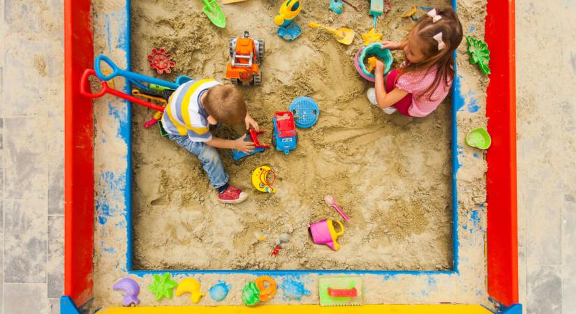 Mégis hány személyre kéne terítenem a játszón?! – Diplomáciai problémák a homokozó szélén