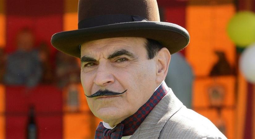 Kínos baki: magyar történelmet hamisító tárgyat szúrtak ki a Poirot-ban? Rajongói felháborodást okozott a tricolor zászlónk