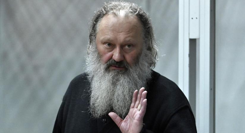 Két hónap házi őrizetre ítélték a Zelenszkijt megátkozó ukrán ortodox papot