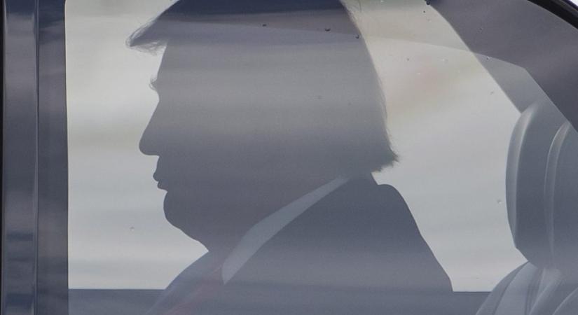 Vádat emeltek Trump ellen