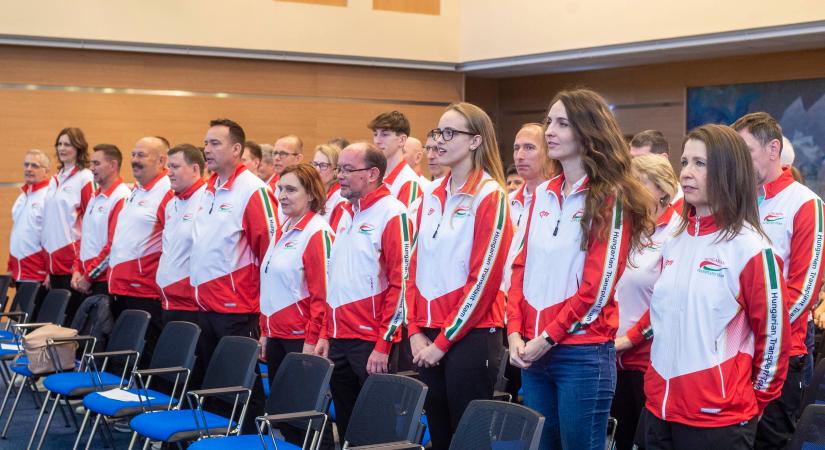 Nemsokára kezdődik a világjáték, letették az esküt a válogatott szervátültetett sportolók
