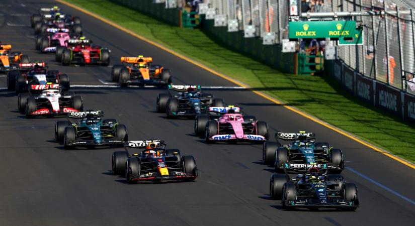 Max Verstappen nyerte a négyszer rajtoló ausztrál káoszfutamot