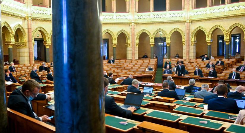Szigorú szankciókról szavaz a parlament