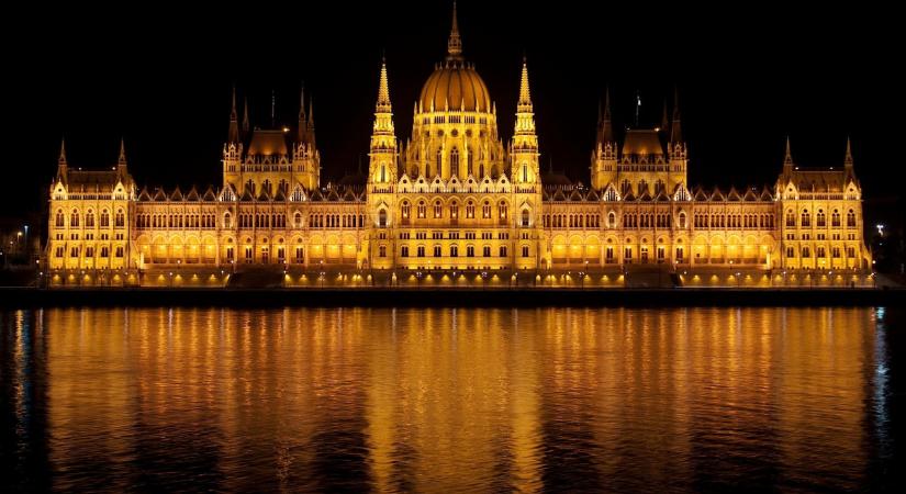 Sümeghi Lóránt (Századvég): Egész Európának üzen a magyarok határozata