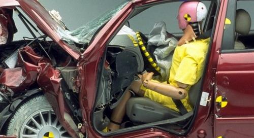 Figyelmetlen autóst szimulál a Toyota virtuális töréstesztbábuja