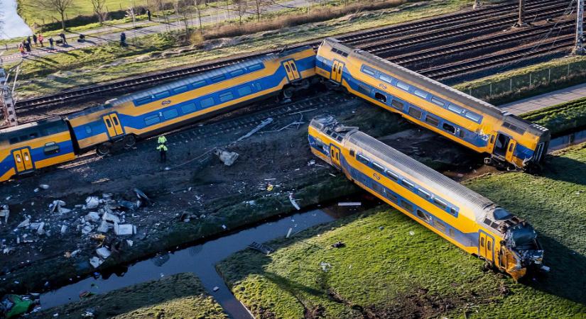 Drámai képek a holland vonatbalesetről