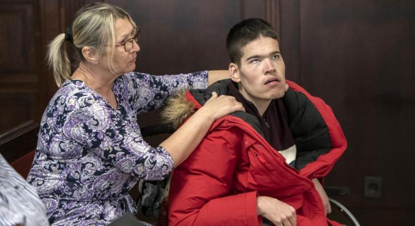 Döntött a Kúria a hat, halmozottan fogyatékos ember évek óta húzódó lakhatási és kártérítési ügyében