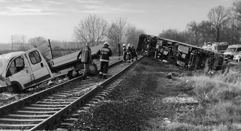 Egy éve történt a tragikus vonatbaleset Mindszentnél – videó