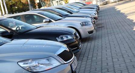 Fél éve nem özönlött be ennyi használt autó a magyar piacra