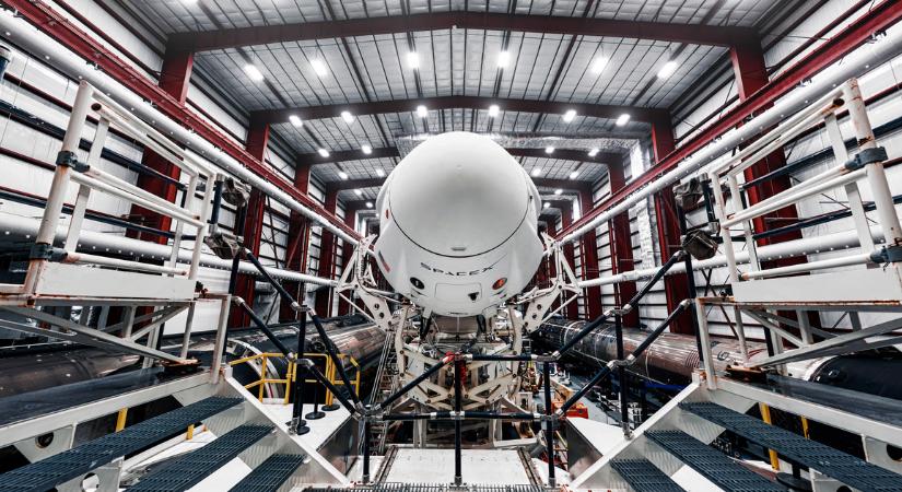 Kilövésre kész a SpaceX óriás rakétarendszere