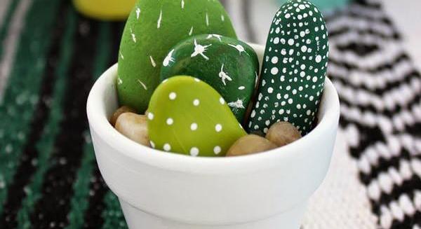 Kavicsból dekoráció: fess kaktuszokat!
