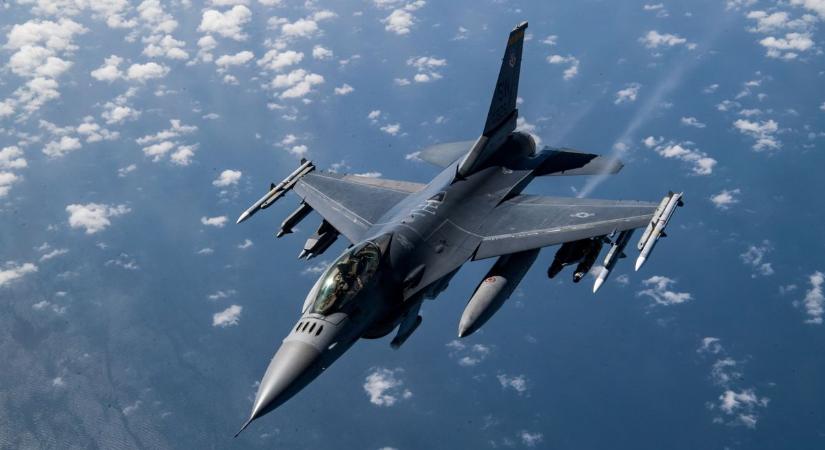 Ukrajna F-16-os harcigépekhez keres pilótákat