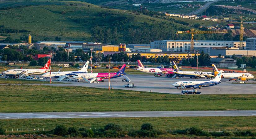 Bezzeg a kolozsvári repülőtérre dőlnek az utasok