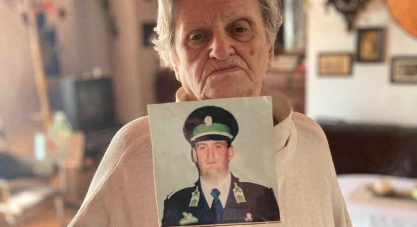 Megszólal a Blikknek a hősi halott rendőr édesanyja: „Egy szó nélkül végezte ki a fiamat a gyilkos”