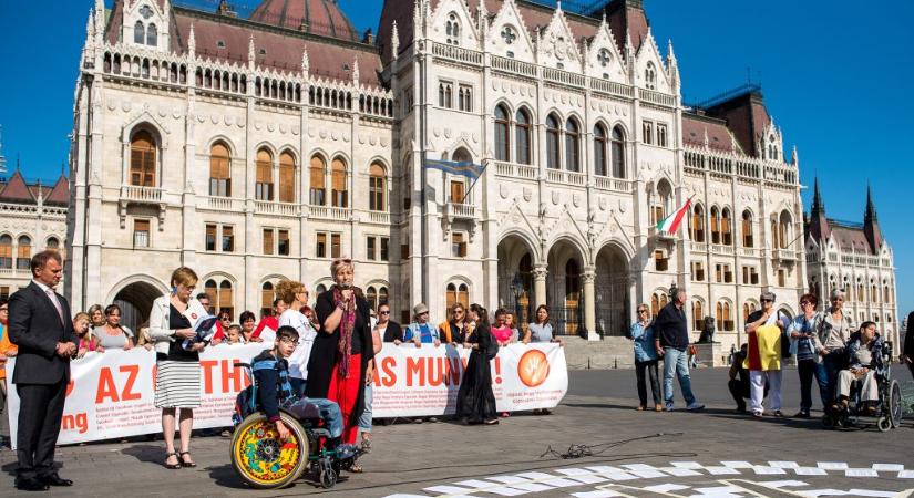 Kúria: nem kell az államnak támogatott lakhatást biztosítania a fogyatékossággal élő embereknek