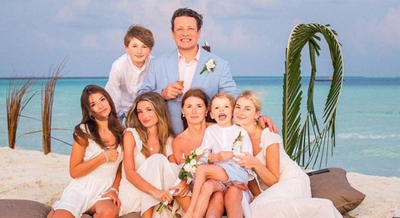 Újra megházasodott Jamie Oliver, az esküvőn mind az öt gyereke ott volt