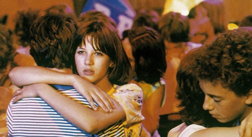 Kölyökképű hősszerelmesből 57 éves idősödő férfi: így néz ki a Házibuli című filmből Mathieu, aki Sophie Marceau-nak csapta a szelet a filmben