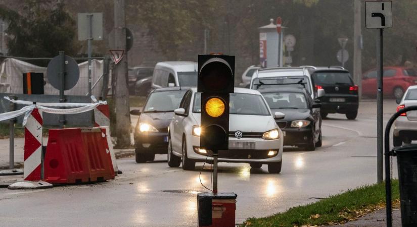Újabb forgalomkorlátozás Pécsen, kezdődik a Szepesy Ignác utca burkolatának javítása