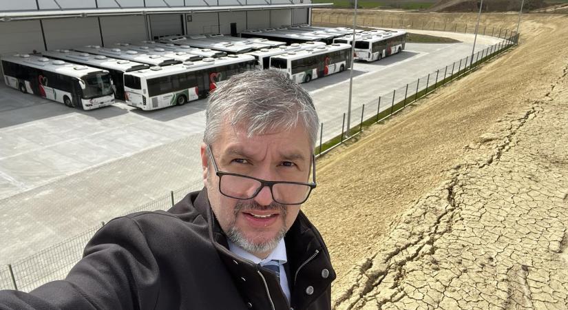 Hadházy: "Müller Cecília végleg kidobott 18 szűrőbuszt"