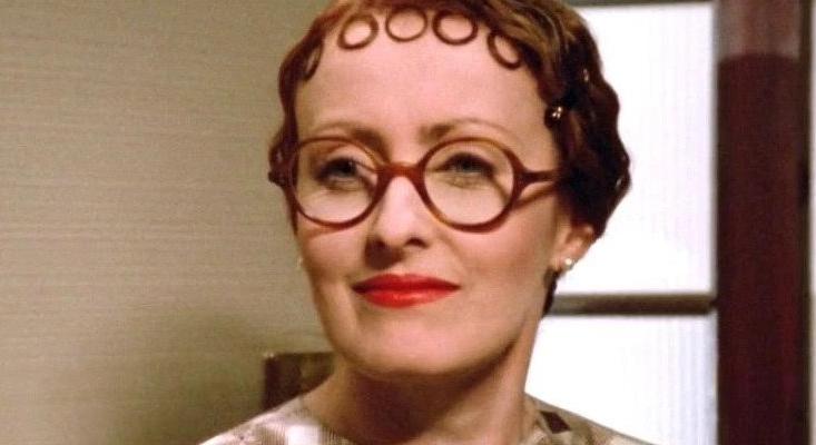 Hajlott korú, ráncos néni lett a Poirot-filmek Miss Lemonja, 75 évesen rá sem ismerni Pauline Moranra