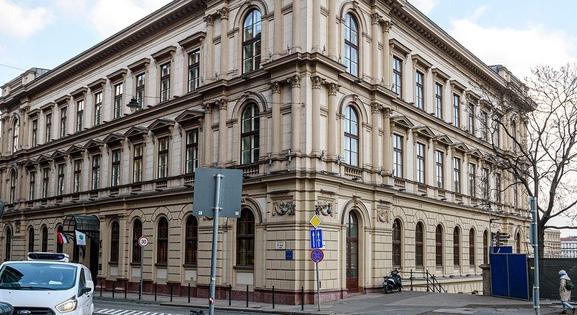 A magyar kormány frusztrálttá vált a Nemzetközi Beruházási Bank ügyében