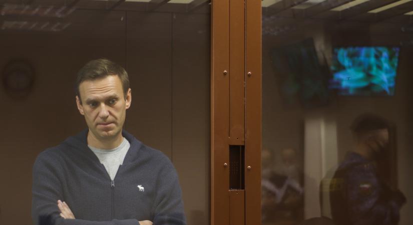 Navalnij kritikus állapotban van, szövetségese szerint megmérgezték