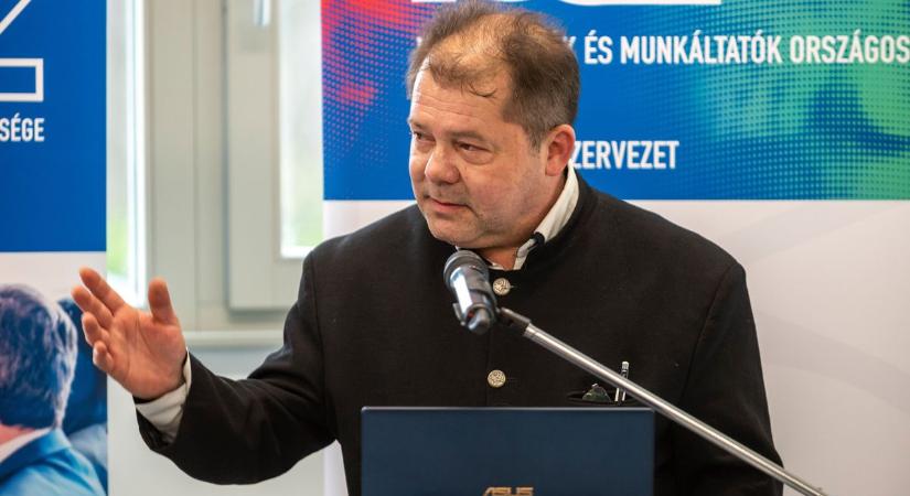 A mentőállomás és a templomkert kőfelületei is megújultak Rétságon