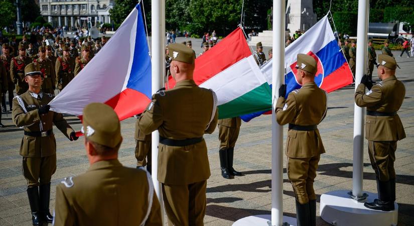 Orbán miatt haldoklik a V4, állítja egy cseh politológus – de mit mondanak a lengyelek?