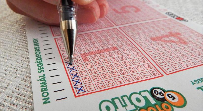 Kihúzták az ötös lottó nyerőszámait, telitalálat híján a főnyeremény már 4,4 milliárd felé jár