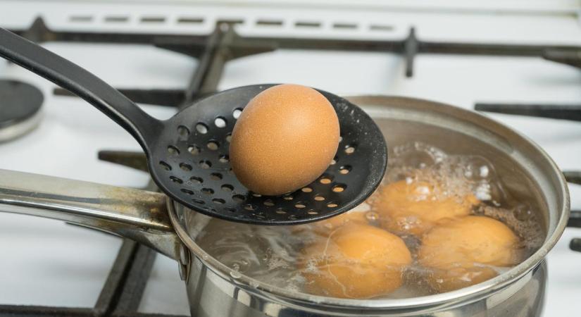 Soha ne öntsd ki tojásfőzés után a vizet, hatalmas hibát követsz el: ezt jobb, ha tudod te is