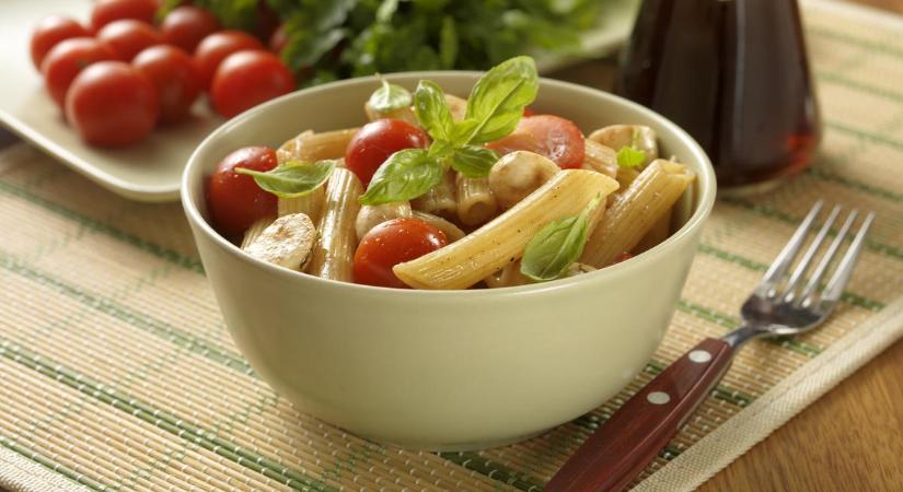 Gyors és egyszerű ebéd: tésztasaláta caprese recept